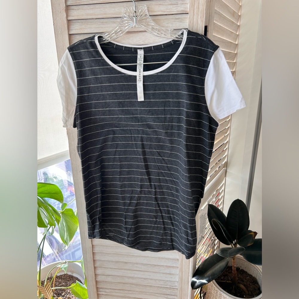 NWT LULULEMON T SHIRT
